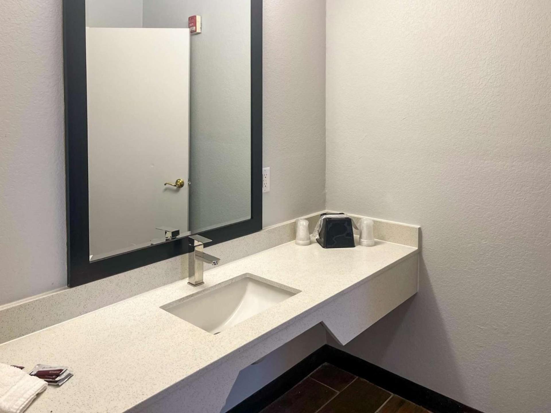 Studio 6 Suites Hurricane, Wv Εξωτερικό φωτογραφία